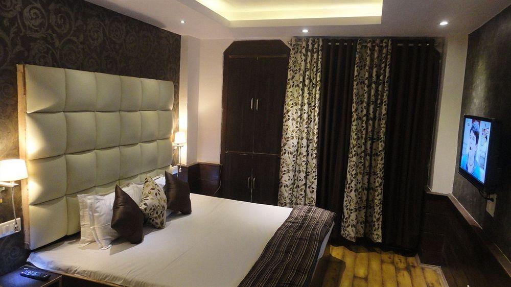 Hotel Sunrise Шимла Экстерьер фото