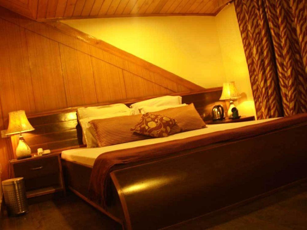 Hotel Sunrise Шимла Экстерьер фото
