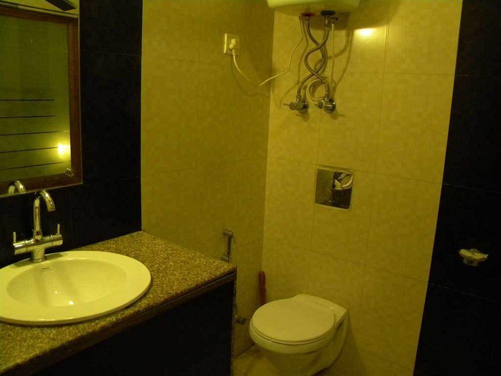 Hotel Sunrise Шимла Экстерьер фото