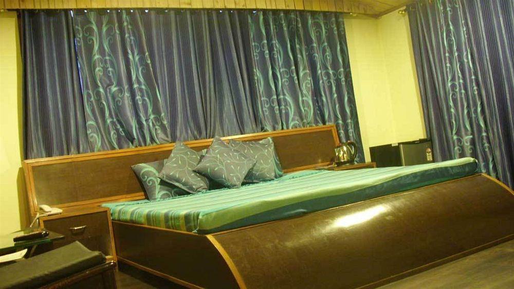 Hotel Sunrise Шимла Экстерьер фото