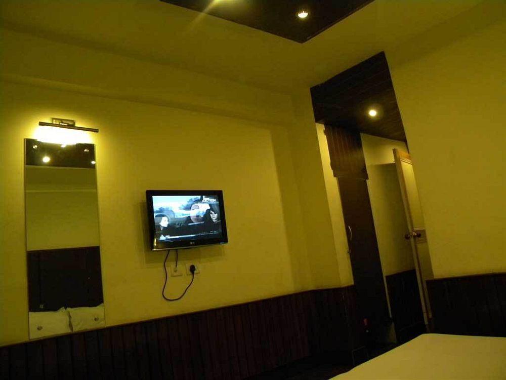 Hotel Sunrise Шимла Экстерьер фото