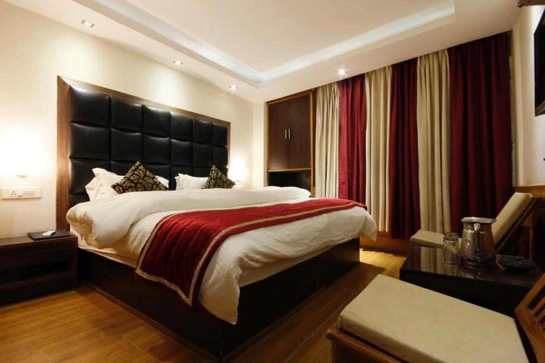 Hotel Sunrise Шимла Экстерьер фото