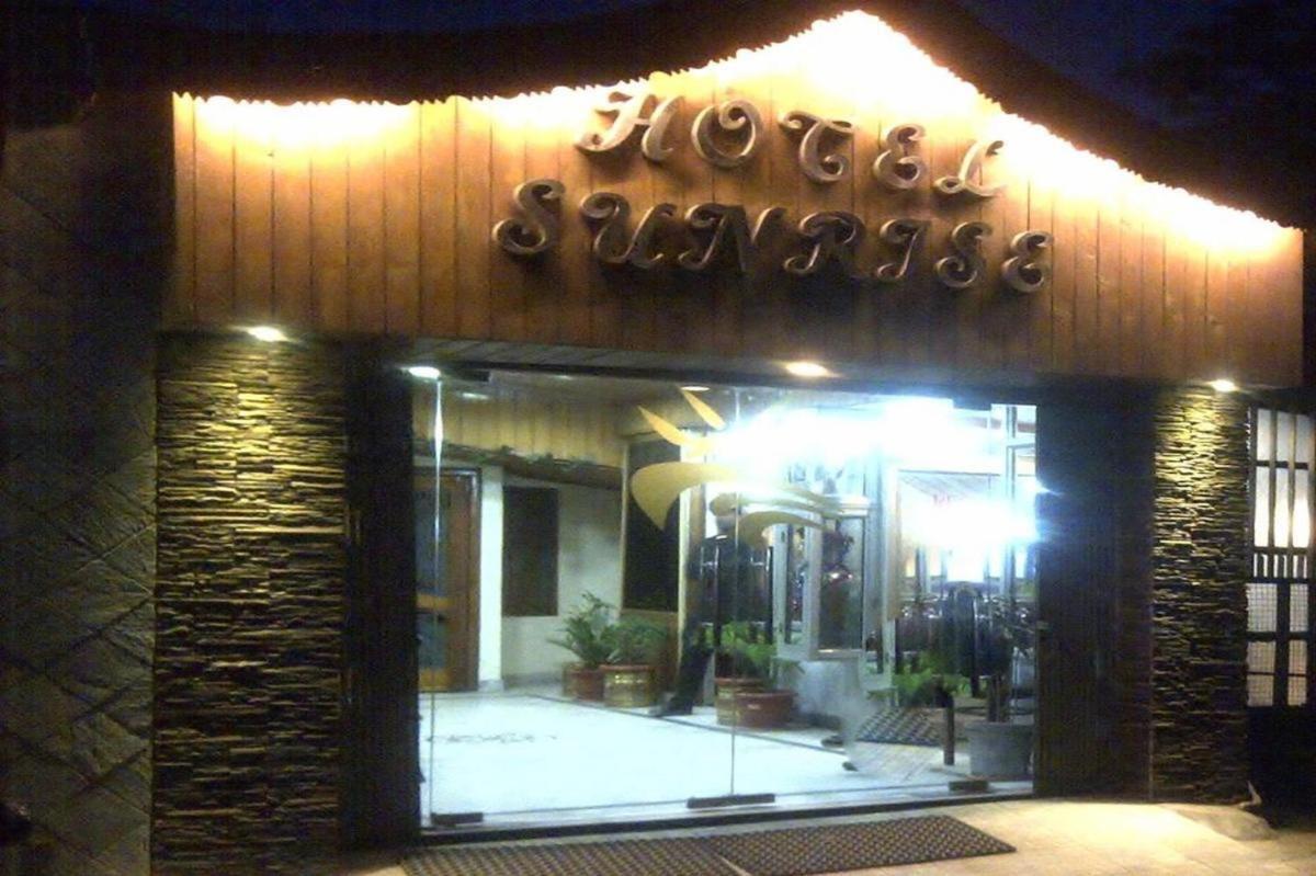 Hotel Sunrise Шимла Экстерьер фото